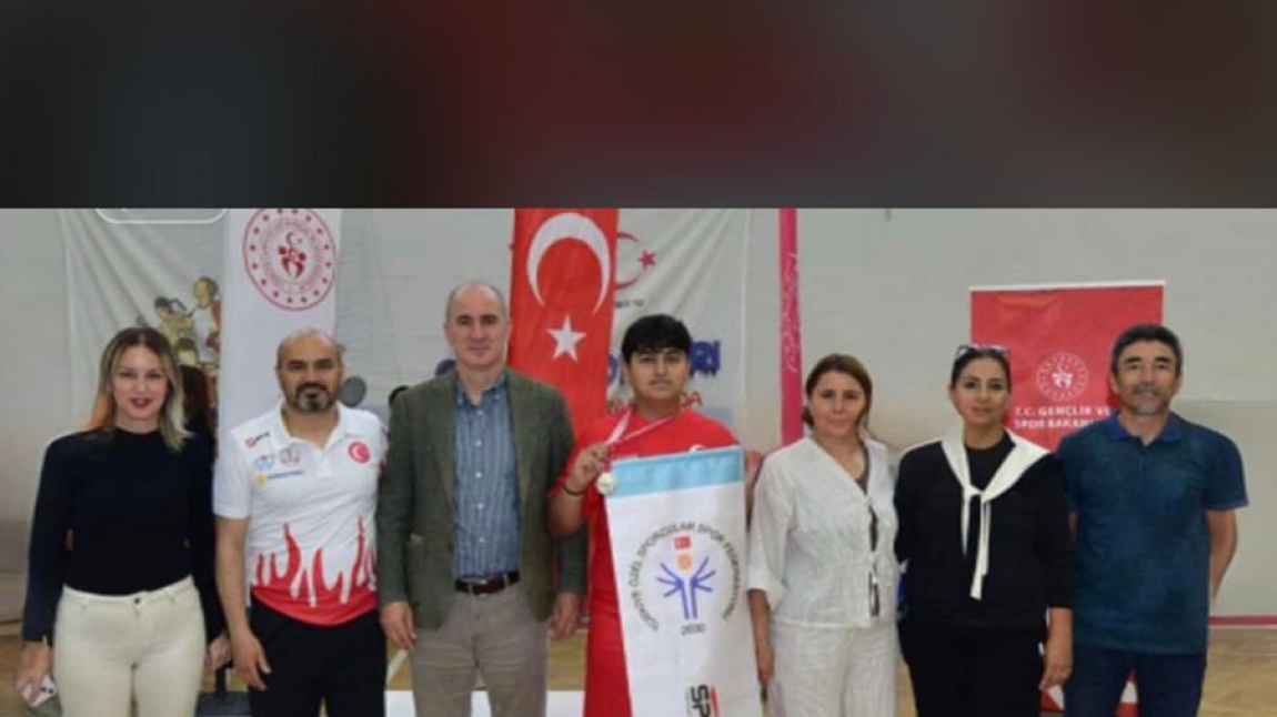 Masa Tenisi Turnuvasında Birinci Olan Öğrencimizi Tebrik Ediyoruz 